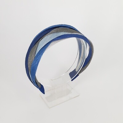 Diadeem met mixed blauwe tonen in sinamay - small Diadeem met mixed blauwe tonen in sinamay - small