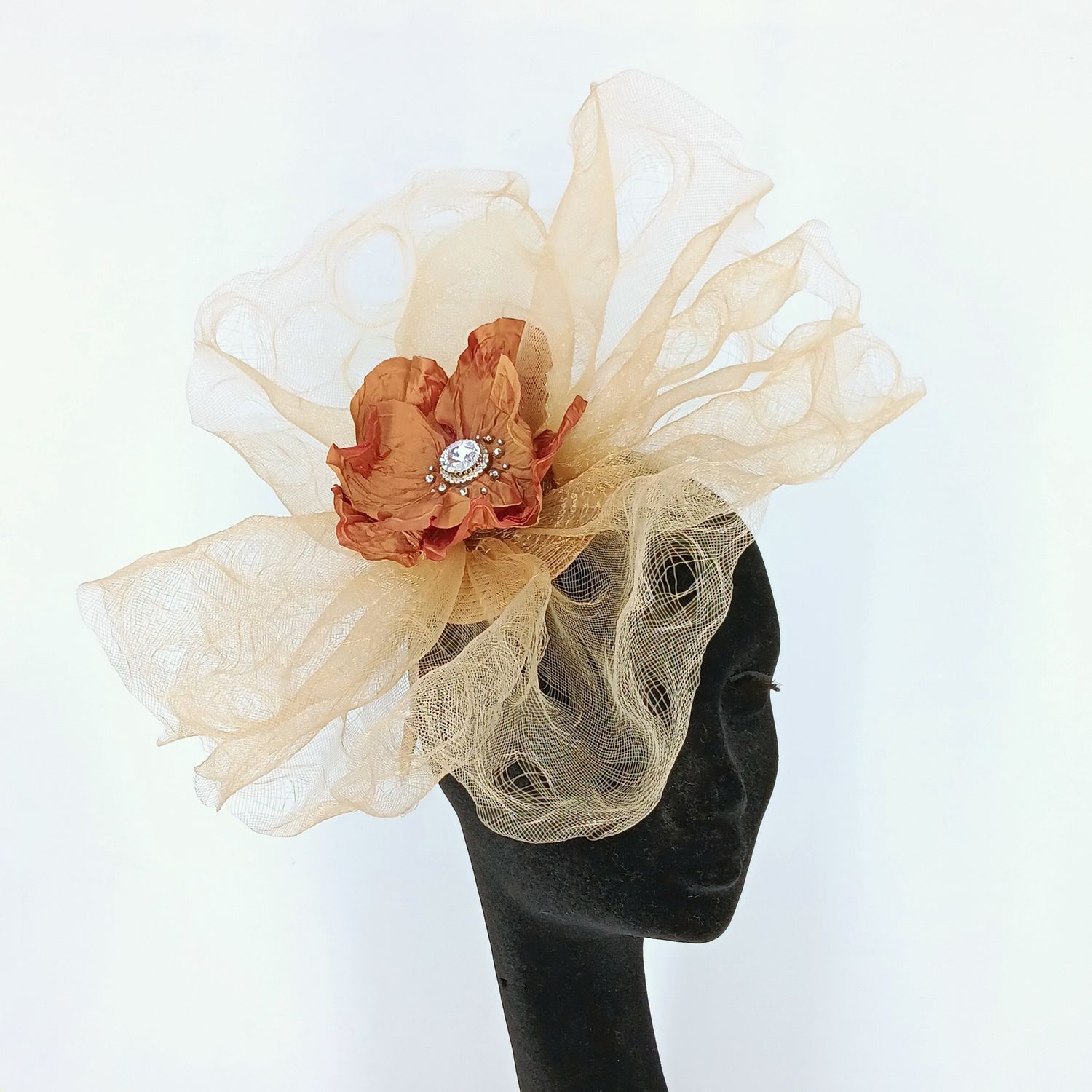 Fascinator met crinoline en satijnen bloem - herfst