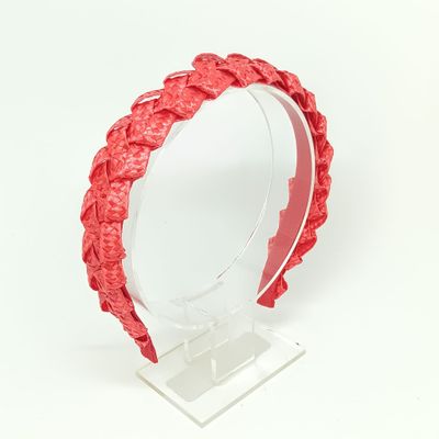 Rode diadeem in gevlochten raffia