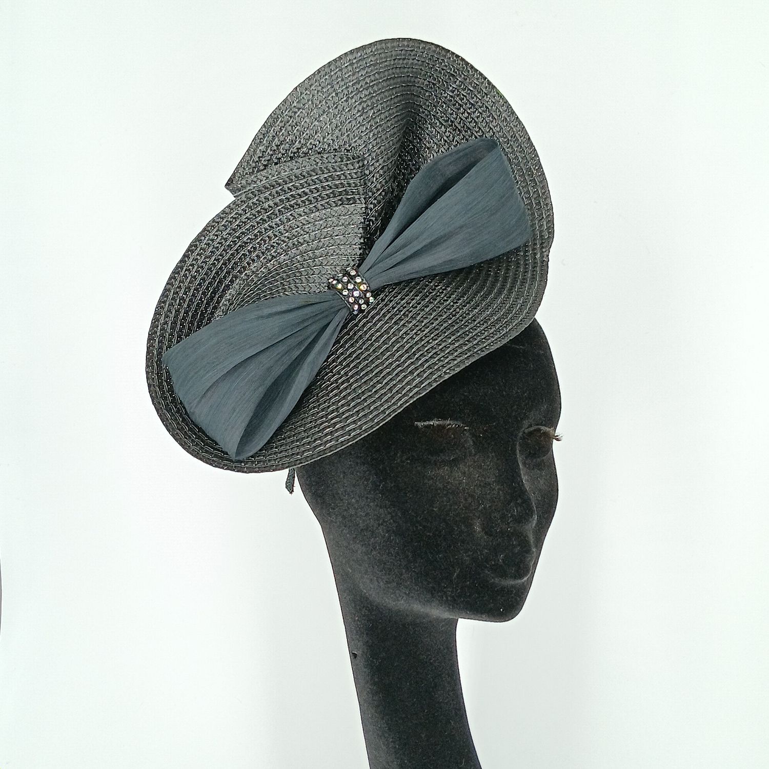 Fascinator - zwart met strik in abaca silk