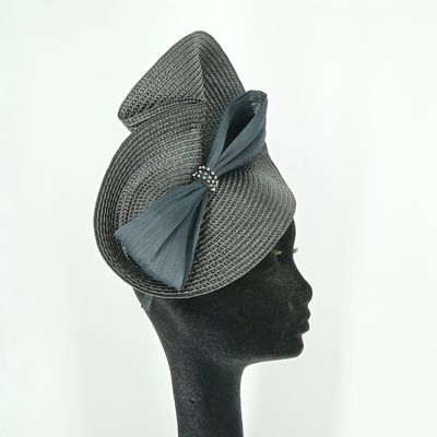 Fascinator - zwart met strik in abaca silk