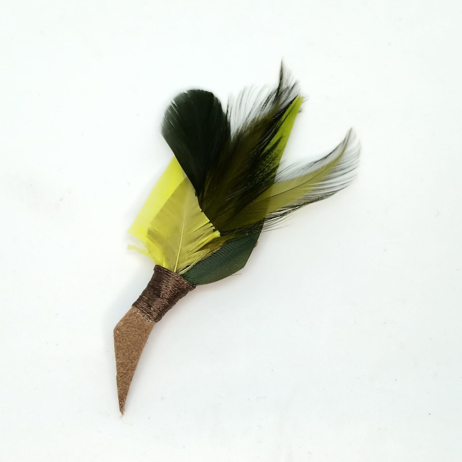 Veren broche/boutonniere - groen-zwart-geel