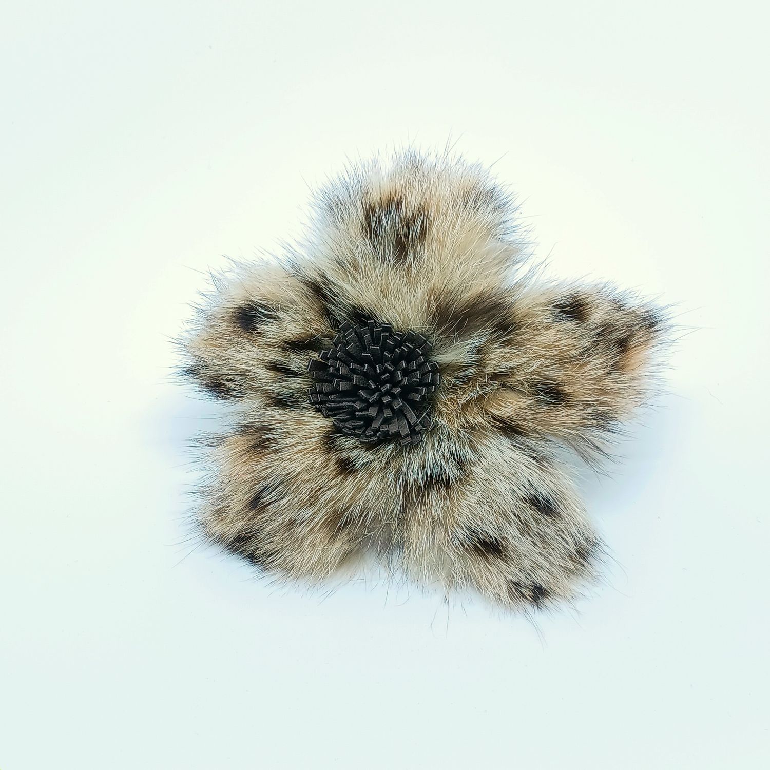 Pels bloem broche in vintage ocelot Pels bloem broche in vintage ocelot