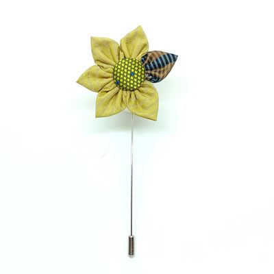 Broche boutonnière lapel speld - creme zijde Kanzashi