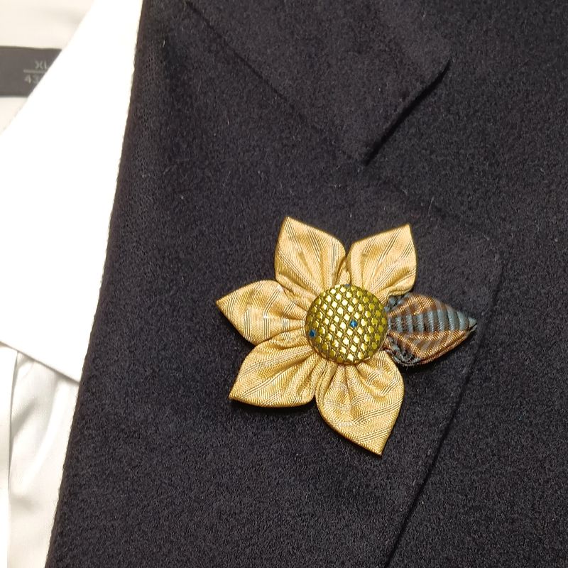 Broche boutonnière lapel speld - creme zijde Kanzashi