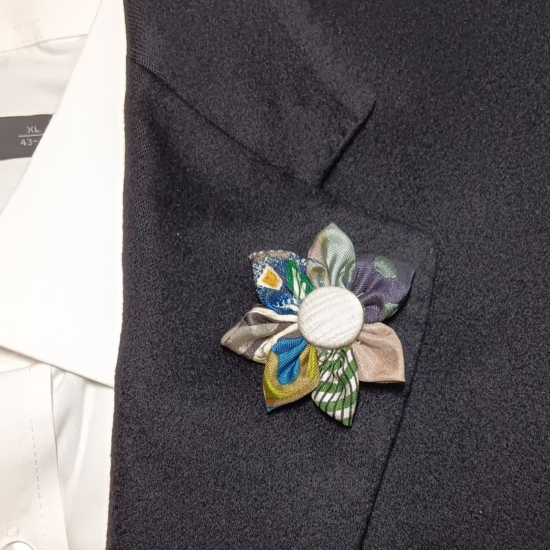 Broche boutonnière lapel speld - groen en blauwe zijde Kanzashi