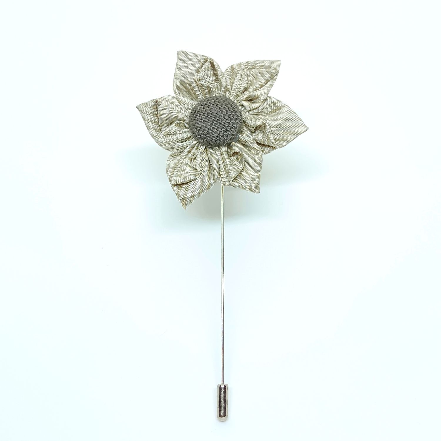Broche boutonnière lapel speld - beige zijde Kanzashi