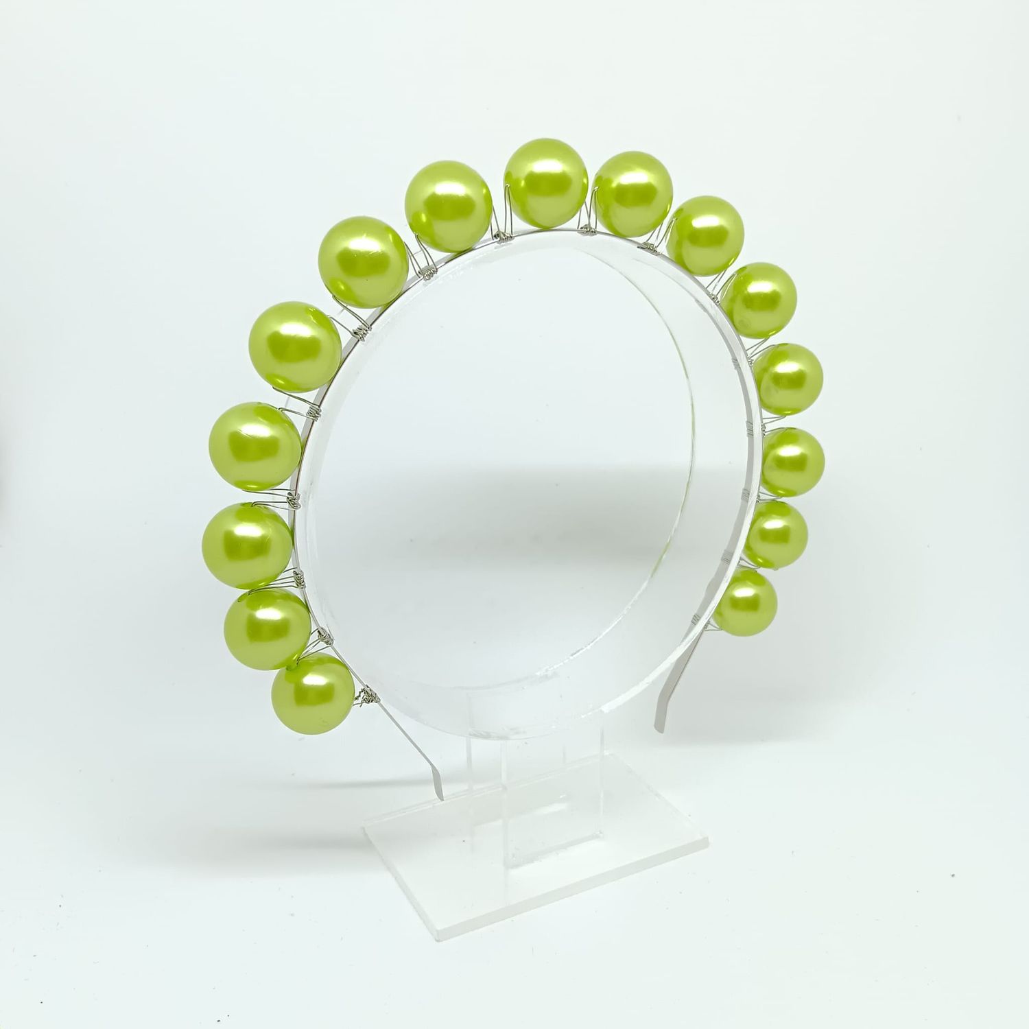 Diadeem met grote licht groene parels