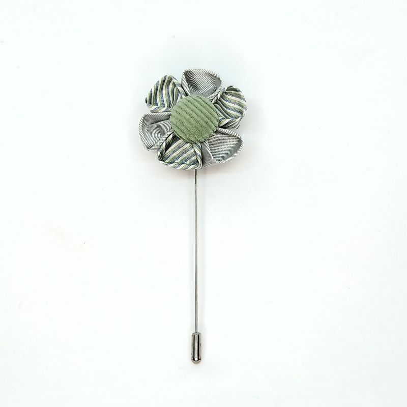 Broche boutonnière lapel speld - Kanzashi - licht blauw gestreept