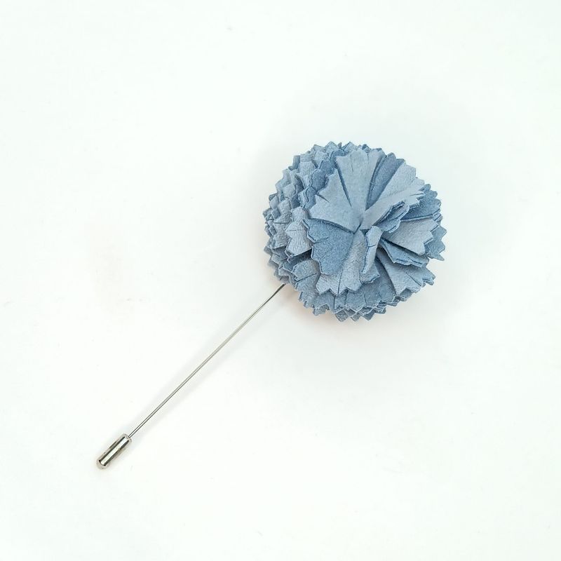 Broche/boutonnière lapel speld - licht blauwe anjer in leder