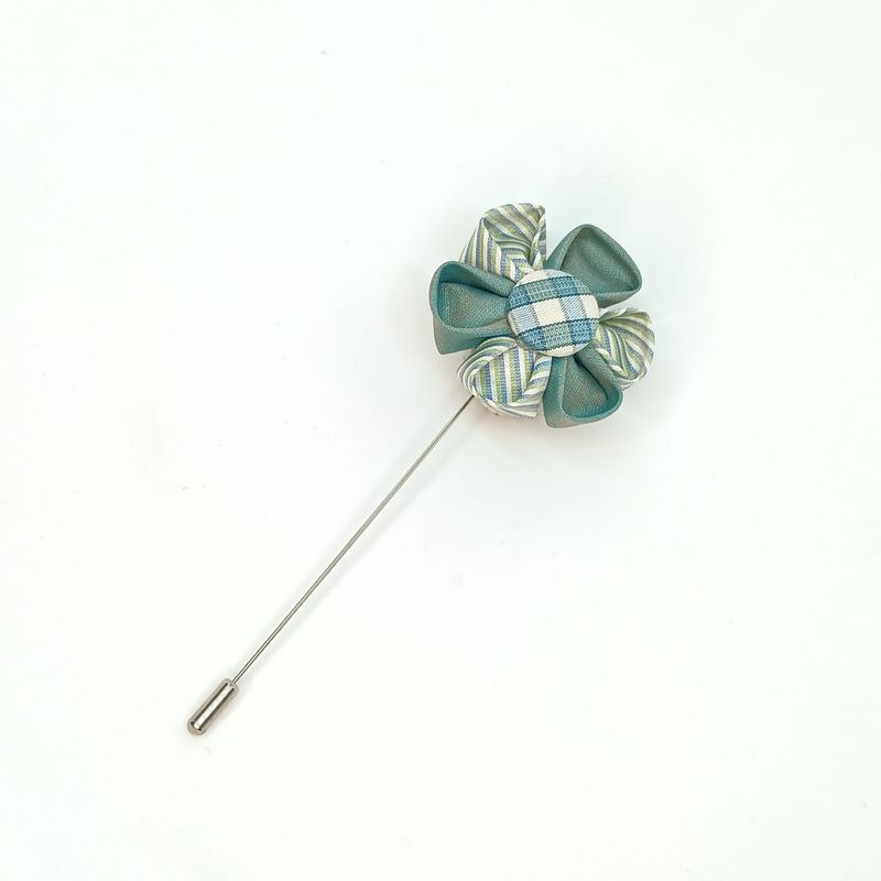 Broche boutonnière lapel speld - Kanzashi - licht blauw blaadjes