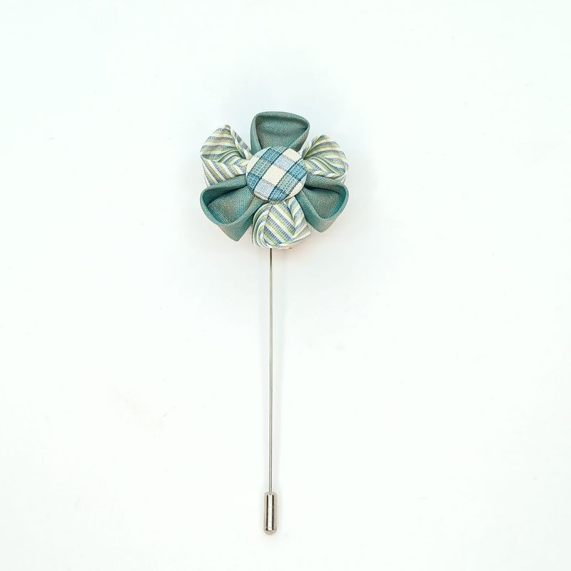 Broche boutonnière lapel speld - Kanzashi - licht blauw blaadjes