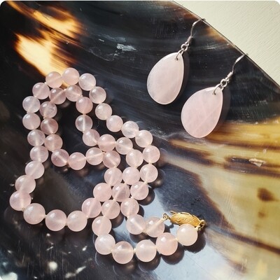 Pretty vintage semi precious stone Rose Quartz knotted bead necklace
