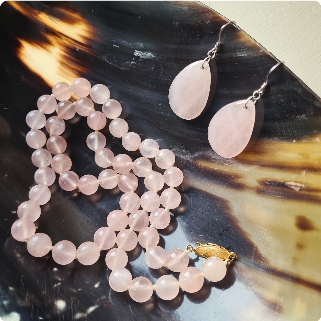 Pretty vintage semi precious stone Rose Quartz knotted bead necklace