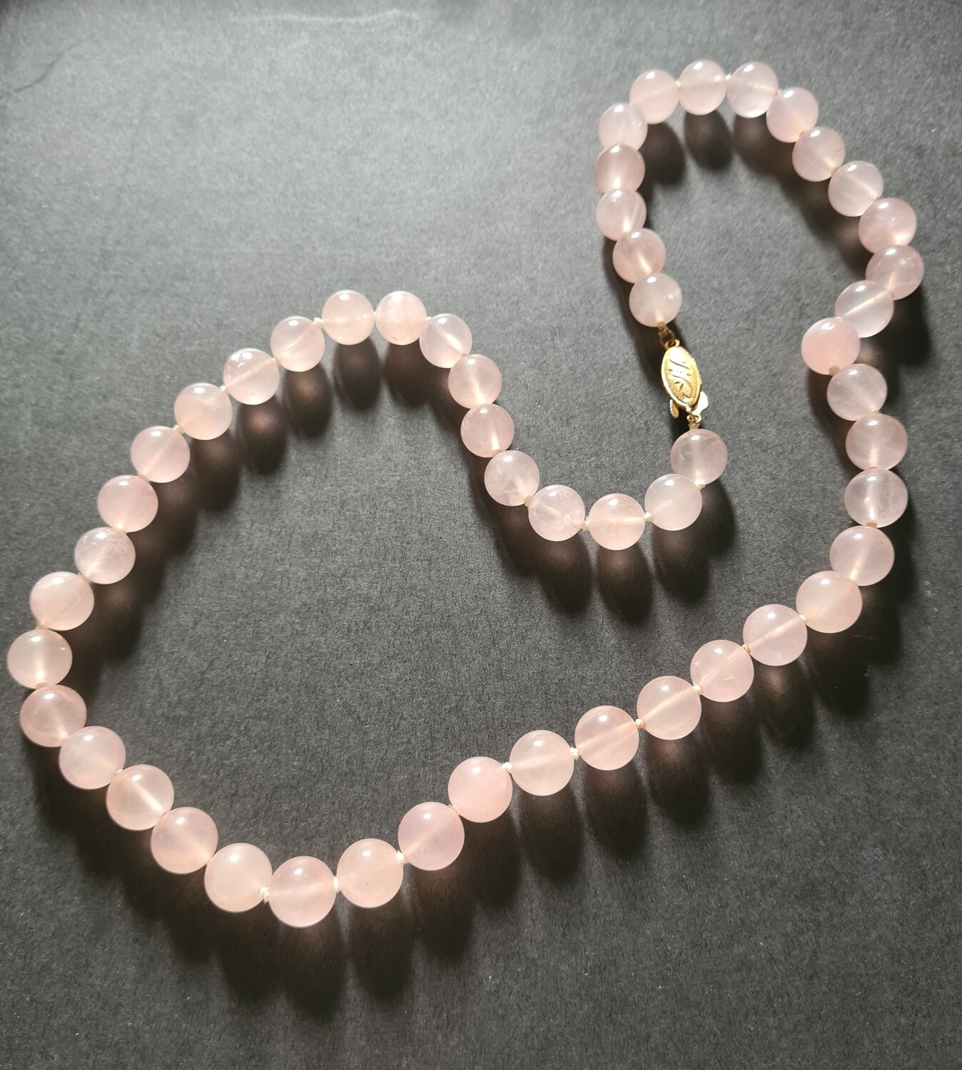 Pretty vintage semi precious stone Rose Quartz knotted bead necklace