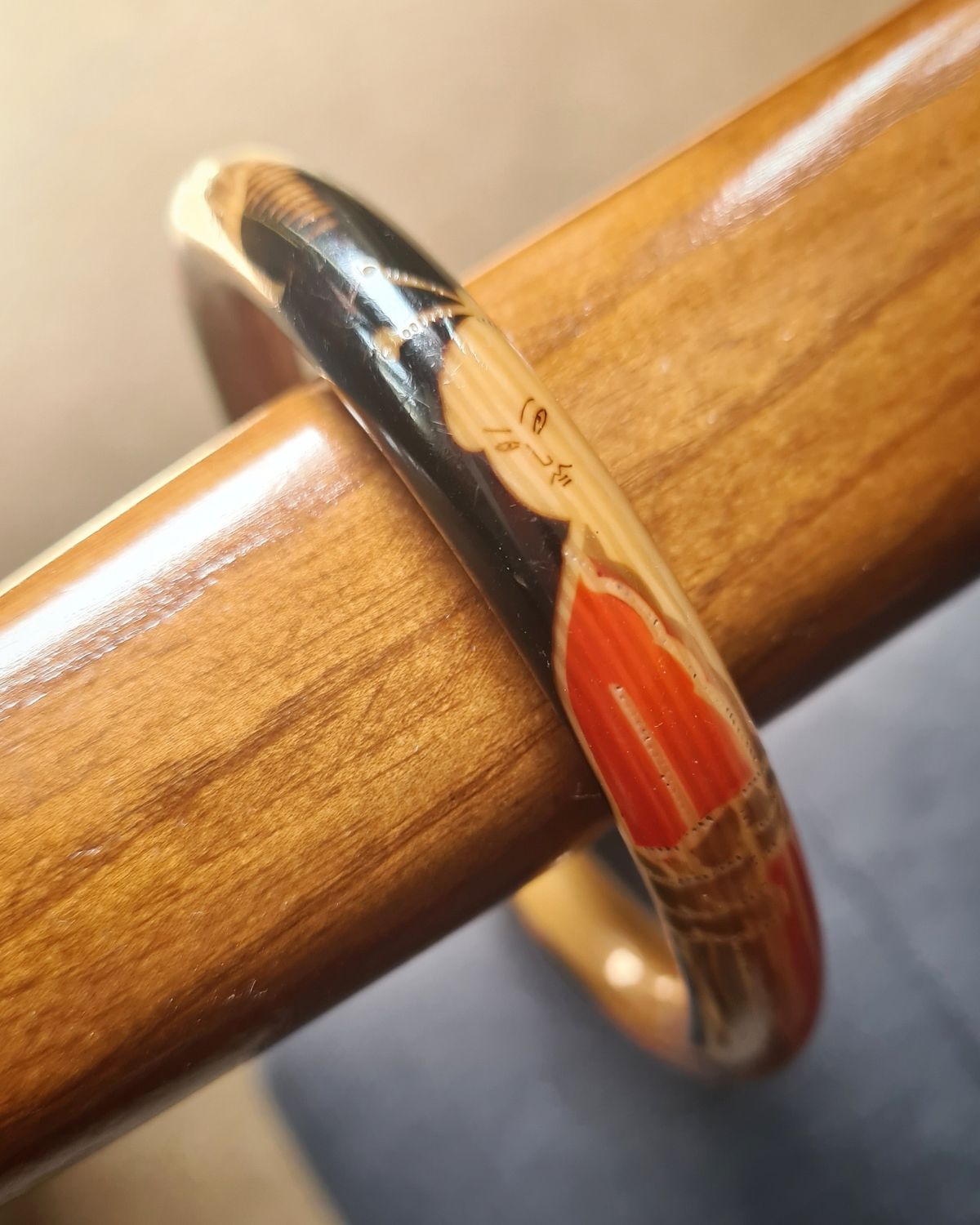 Rare oriental Art Deco bakelite bangle