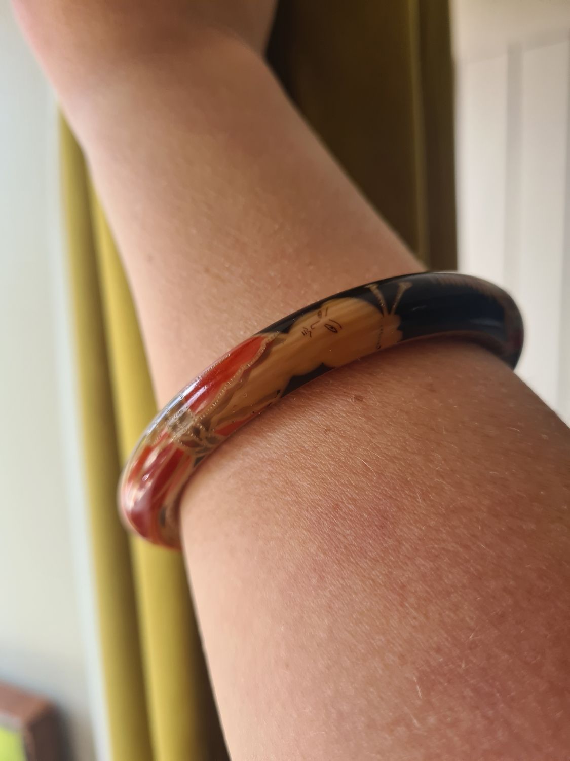 Rare oriental Art Deco bakelite bangle