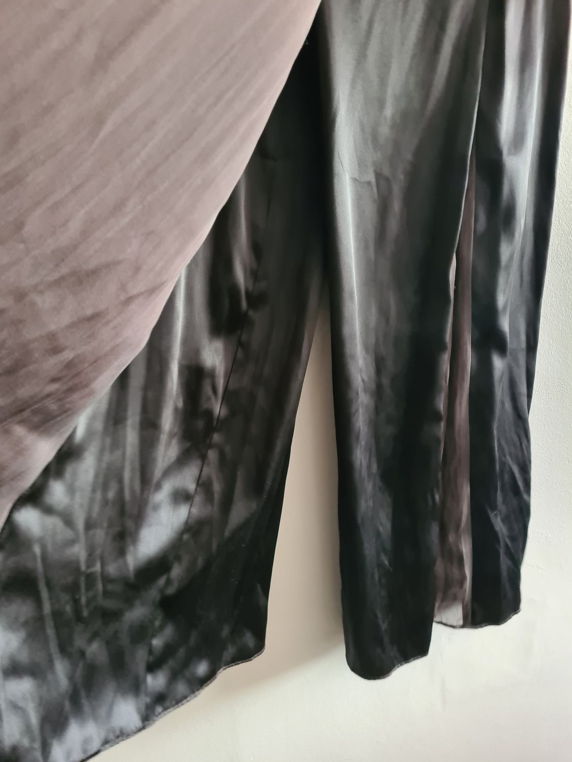 Unworn designer Esthis satin/silk wrap trousers