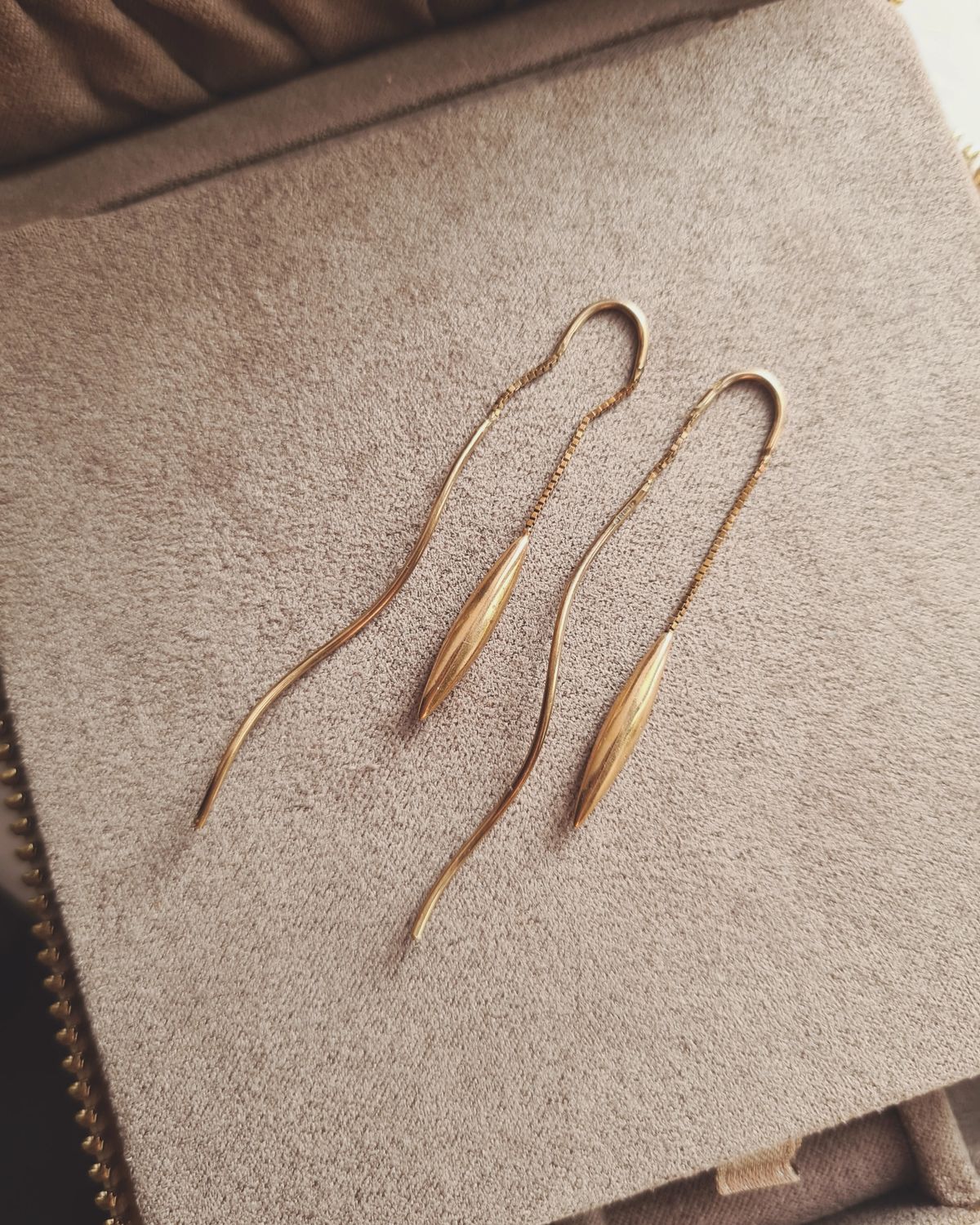 Incredible Designer 9ct gold thread earrings