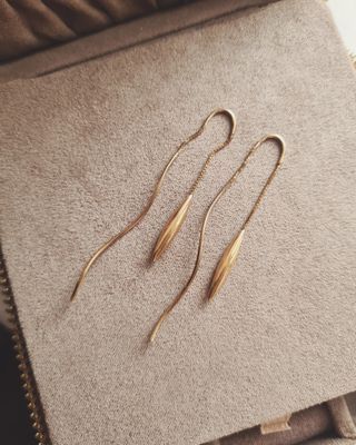 Incredible Designer 9ct gold thread earrings