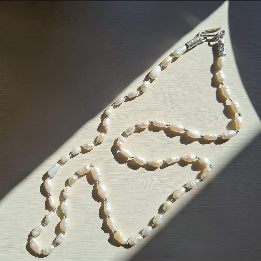 Vintage rice Pearl necklace with silver fastening