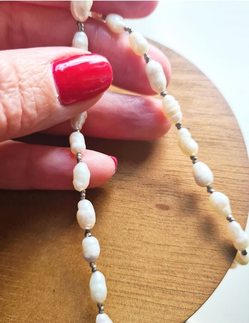 Vintage rice Pearl necklace with silver fastening