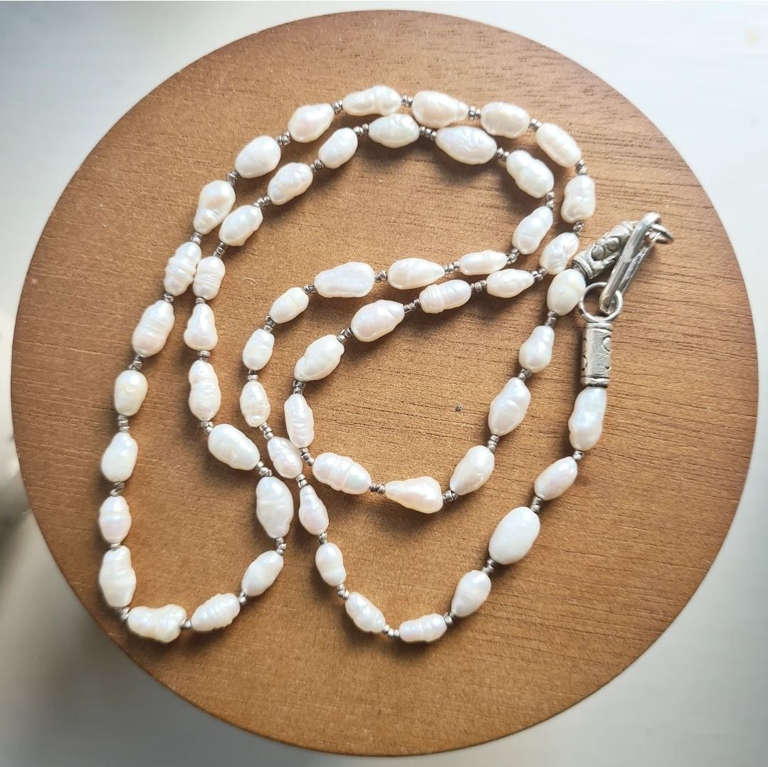 Vintage rice Pearl necklace with silver fastening