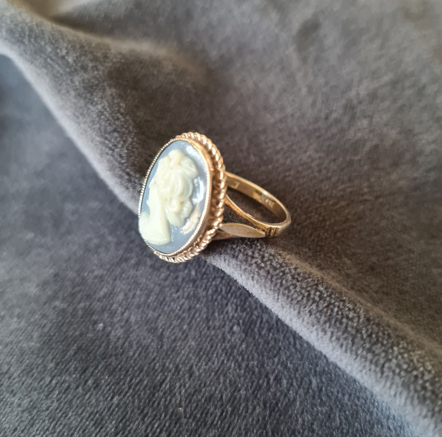 Vintage Cameo sterling silver ring - small fitting