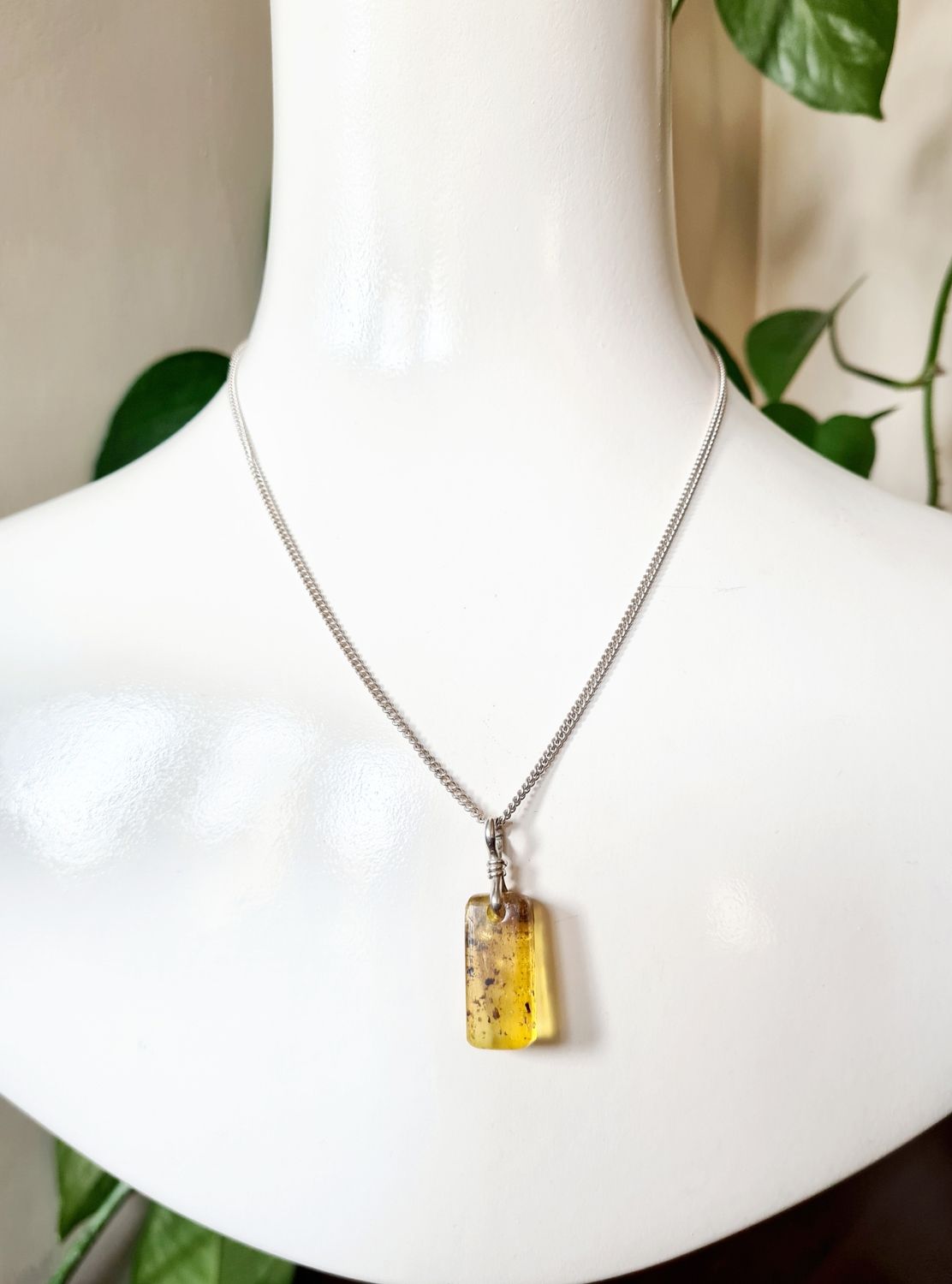 Vintage chunky honey Amber and silver necklace