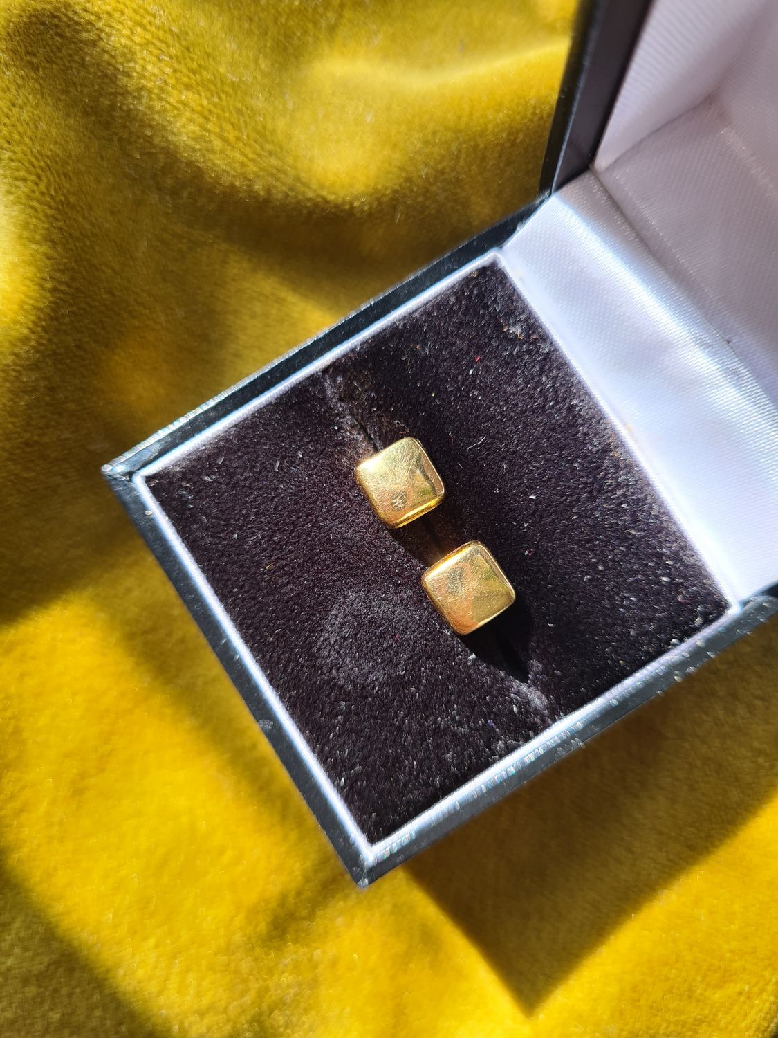 18ct gold square earrings
