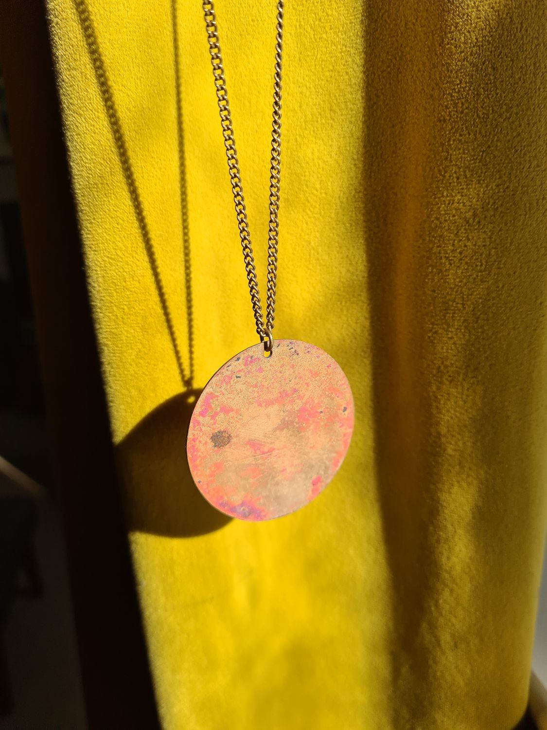 Vintage 1970&#39;s enamel and copper disc necklace
