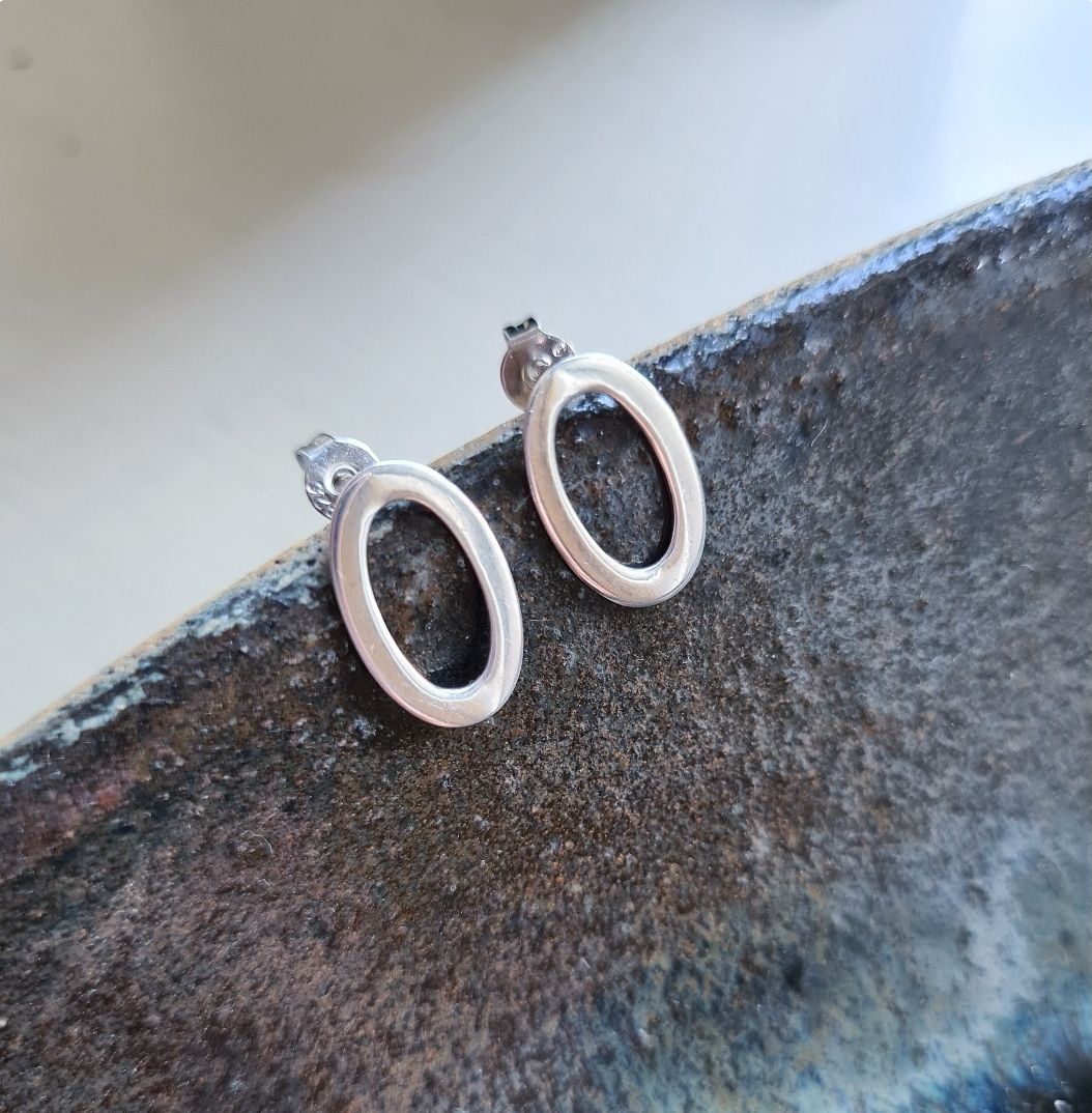 Contemporary oval silver earrings