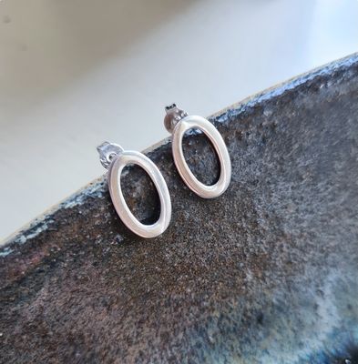 Contemporary oval silver earrings