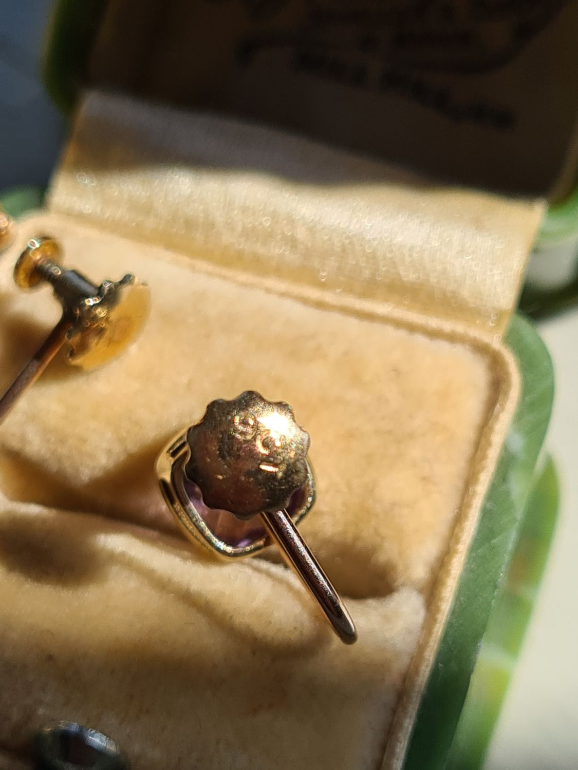 Beautiful Amethyst and 9ct gold screw back earrings