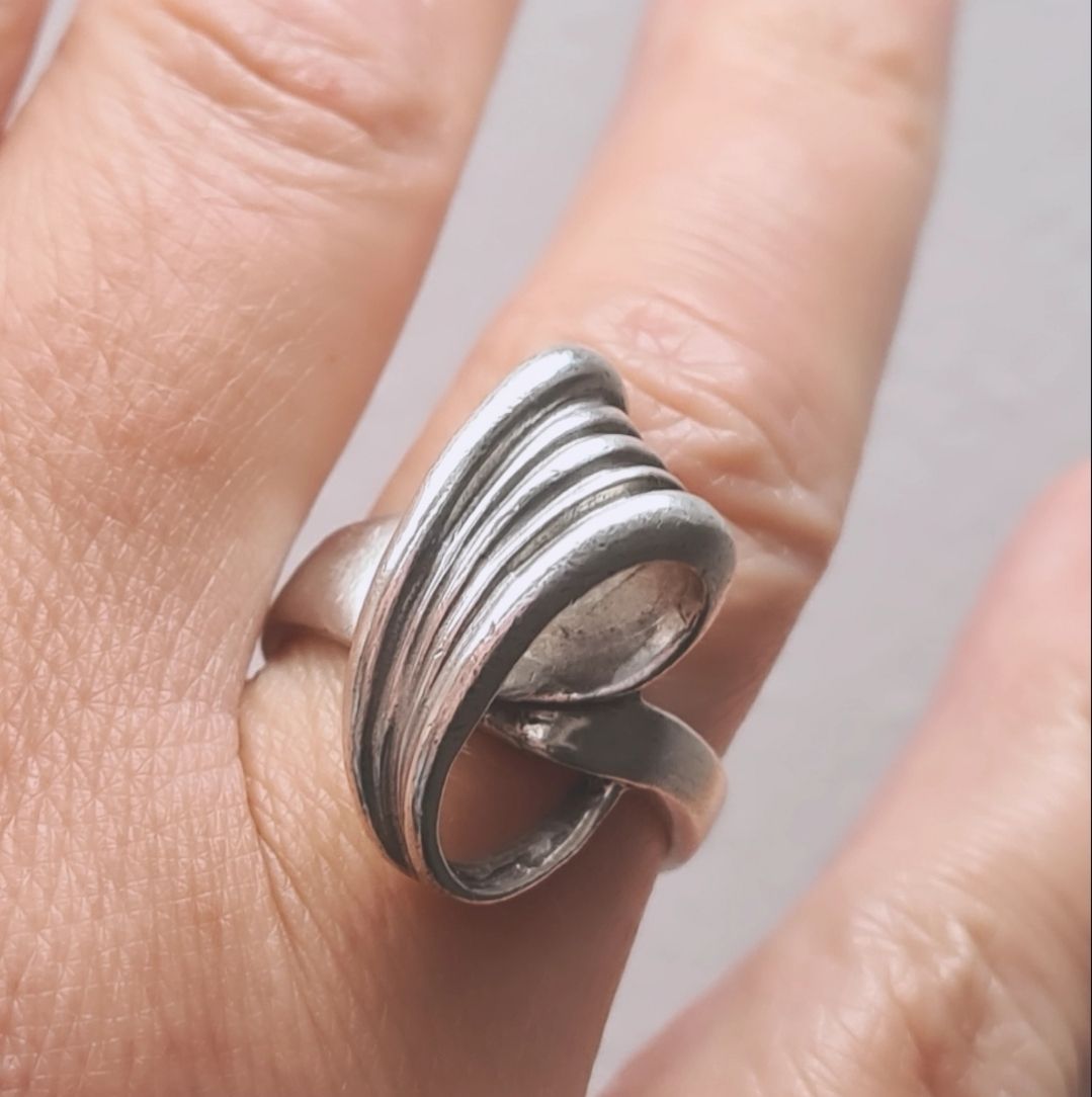 Vintage French ribbon sterling silver ring