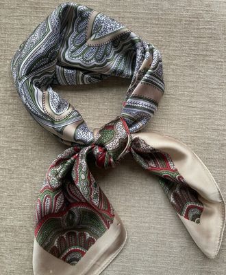 Stylish neck/bag 70&#39;s inspired satin scarf