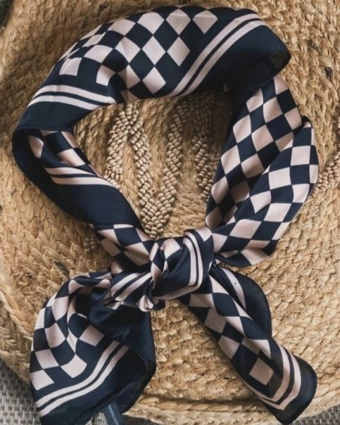 Stylish neck/bag checked satin scarf