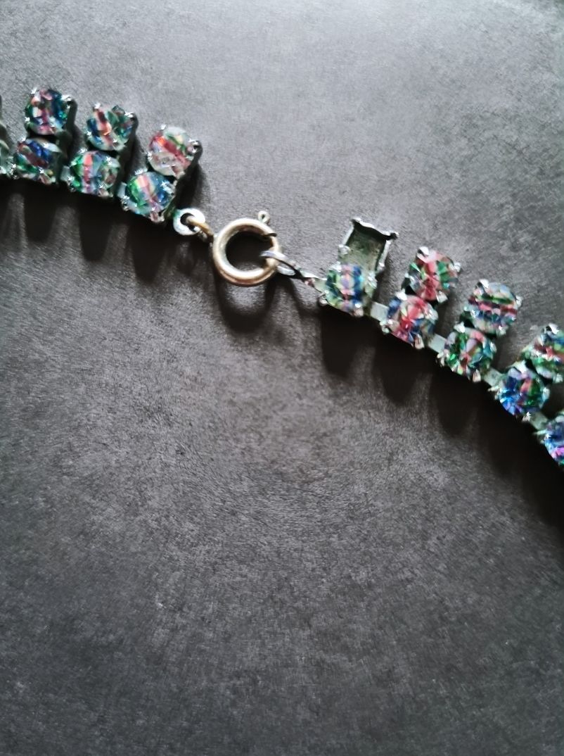 Beautiful 1950&#39;s Iris glass collar necklace
