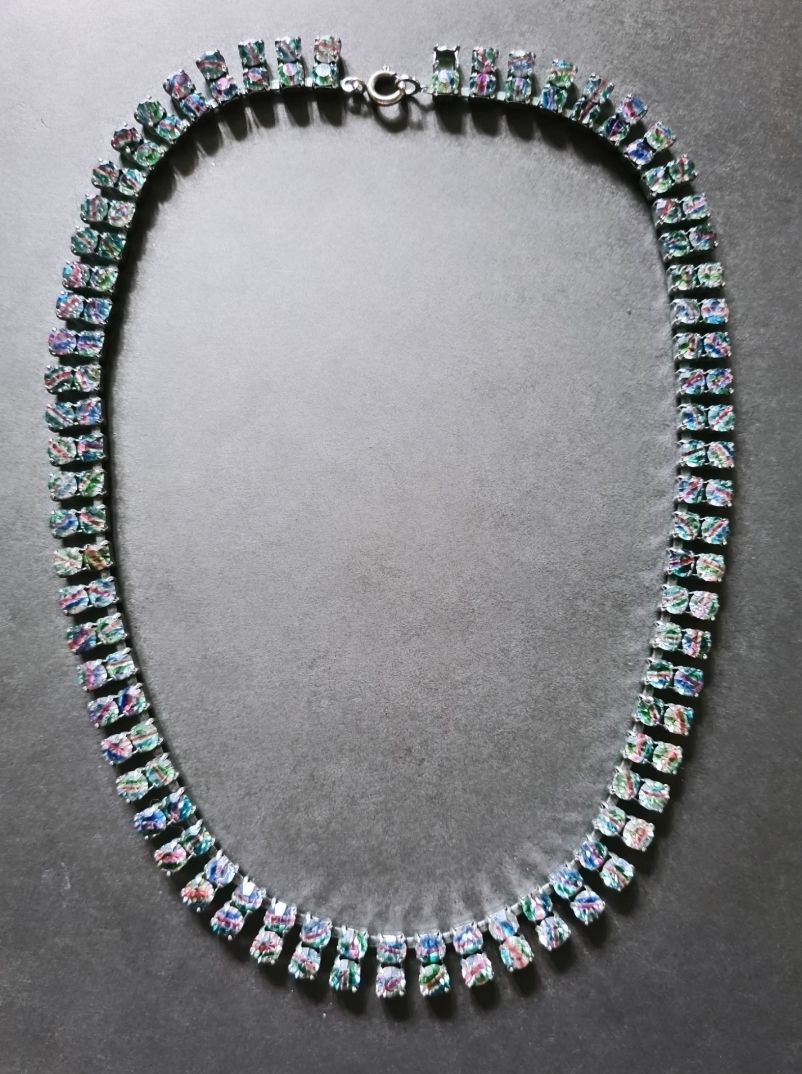Beautiful 1950&#39;s Iris glass collar necklace
