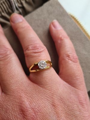 1978 stunning 18ct gold and diamond solitaire ring