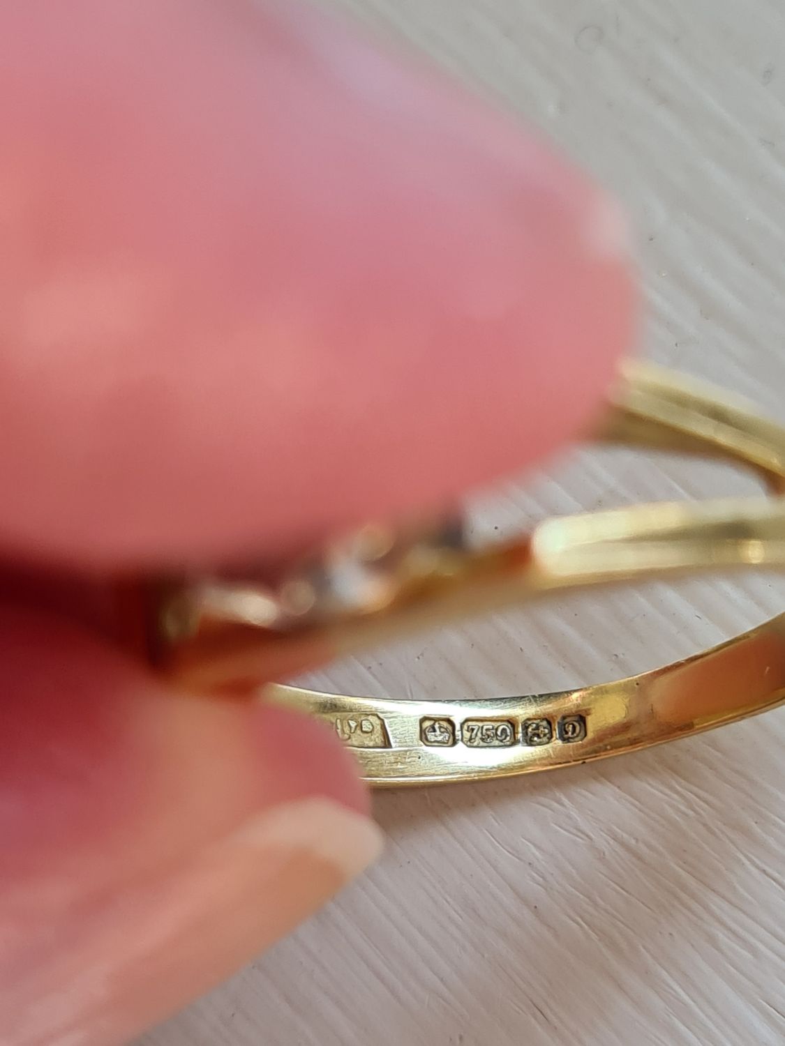1978 stunning 18ct gold and diamond solitaire ring