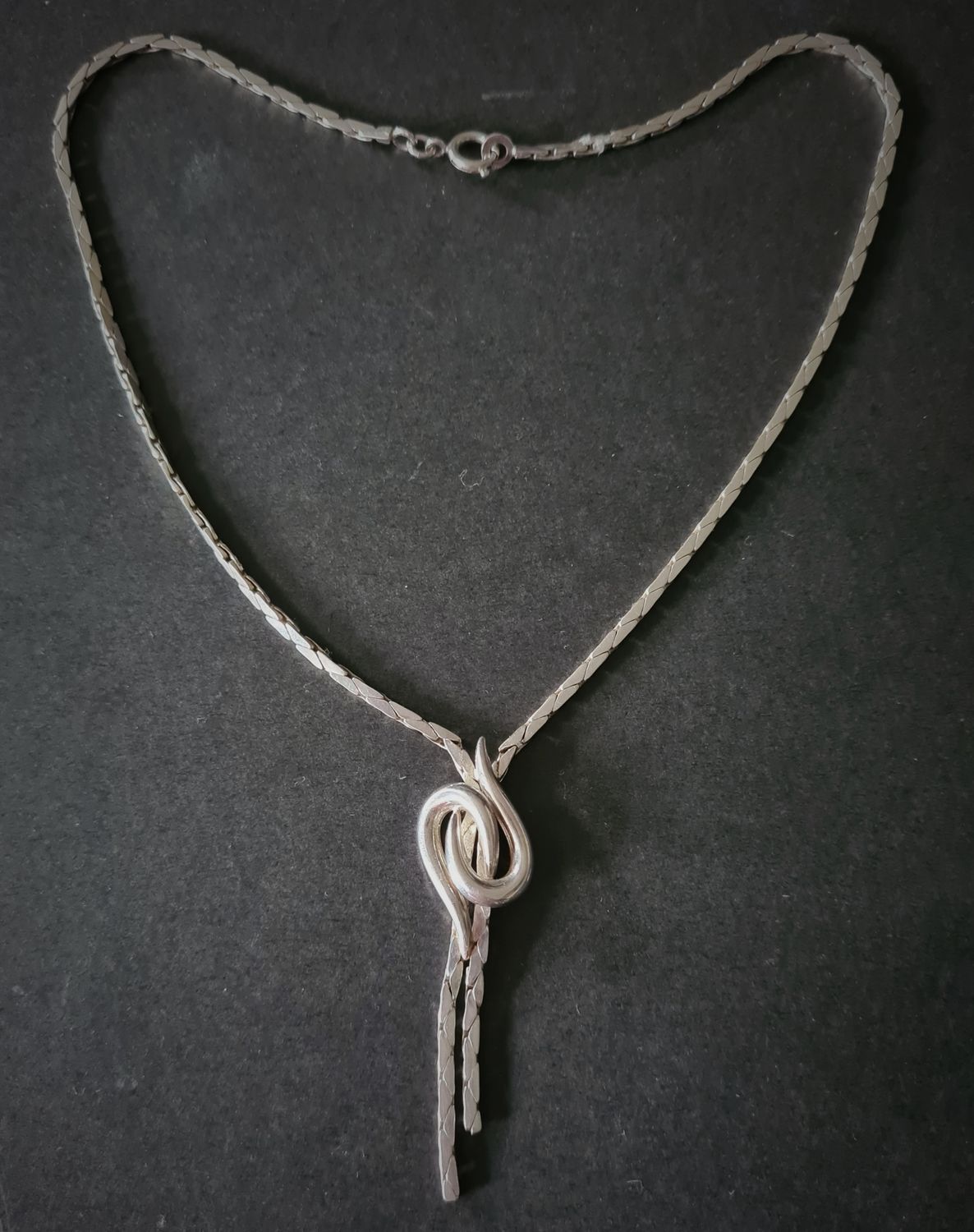 Beautiful vintage Lariat style silver necklace