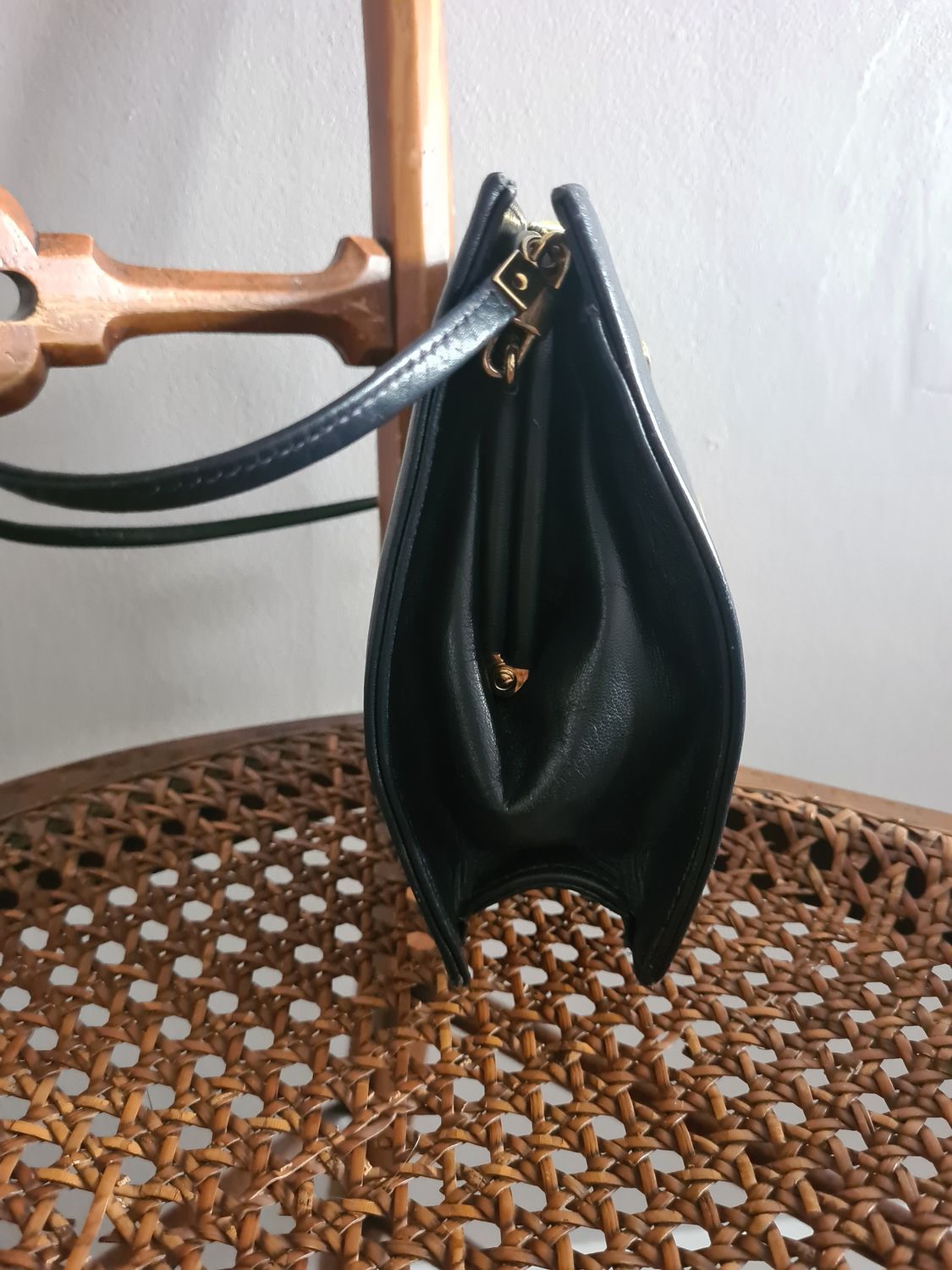 Vintage Jane Shilton dark navy leather shoulder bag