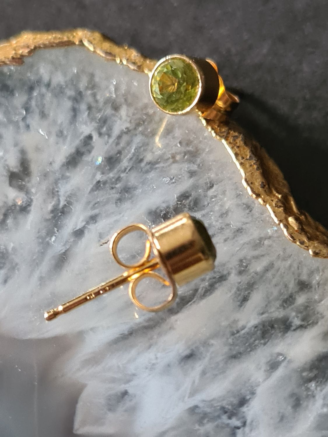 Beautiful Peridot 14k yellow gold stud earrings
