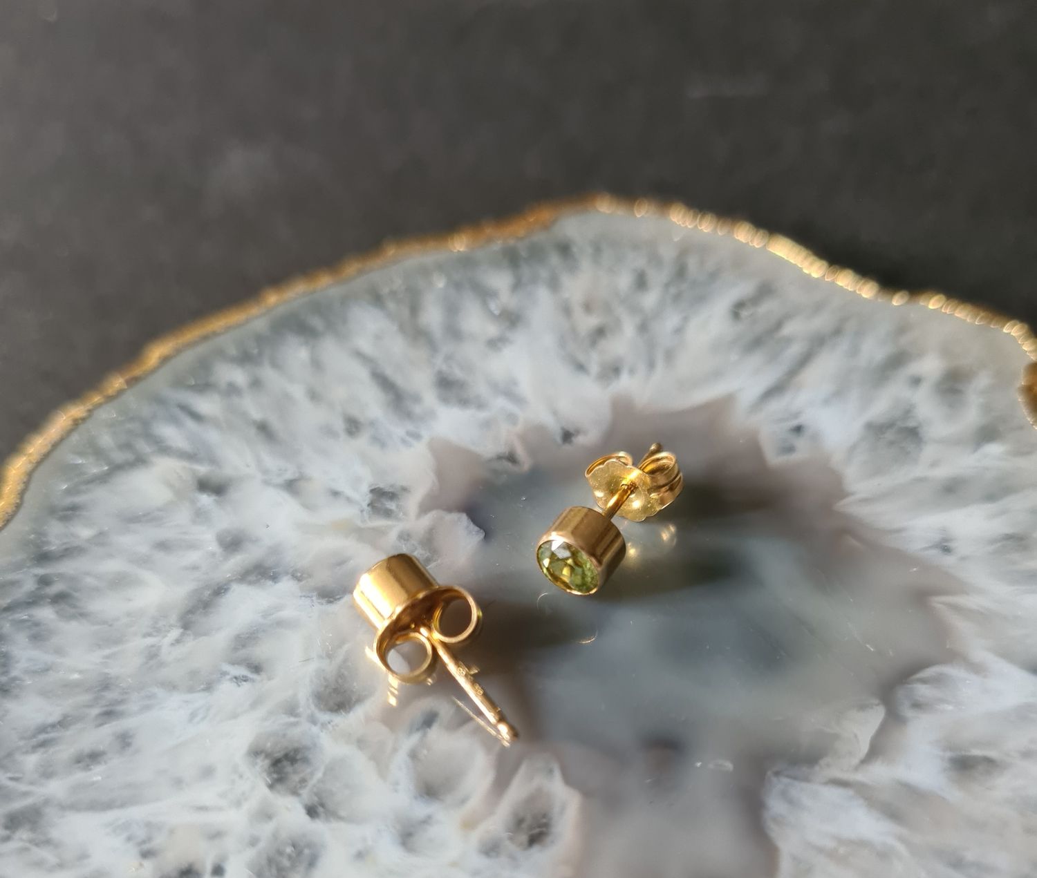 Beautiful Peridot 14k yellow gold stud earrings