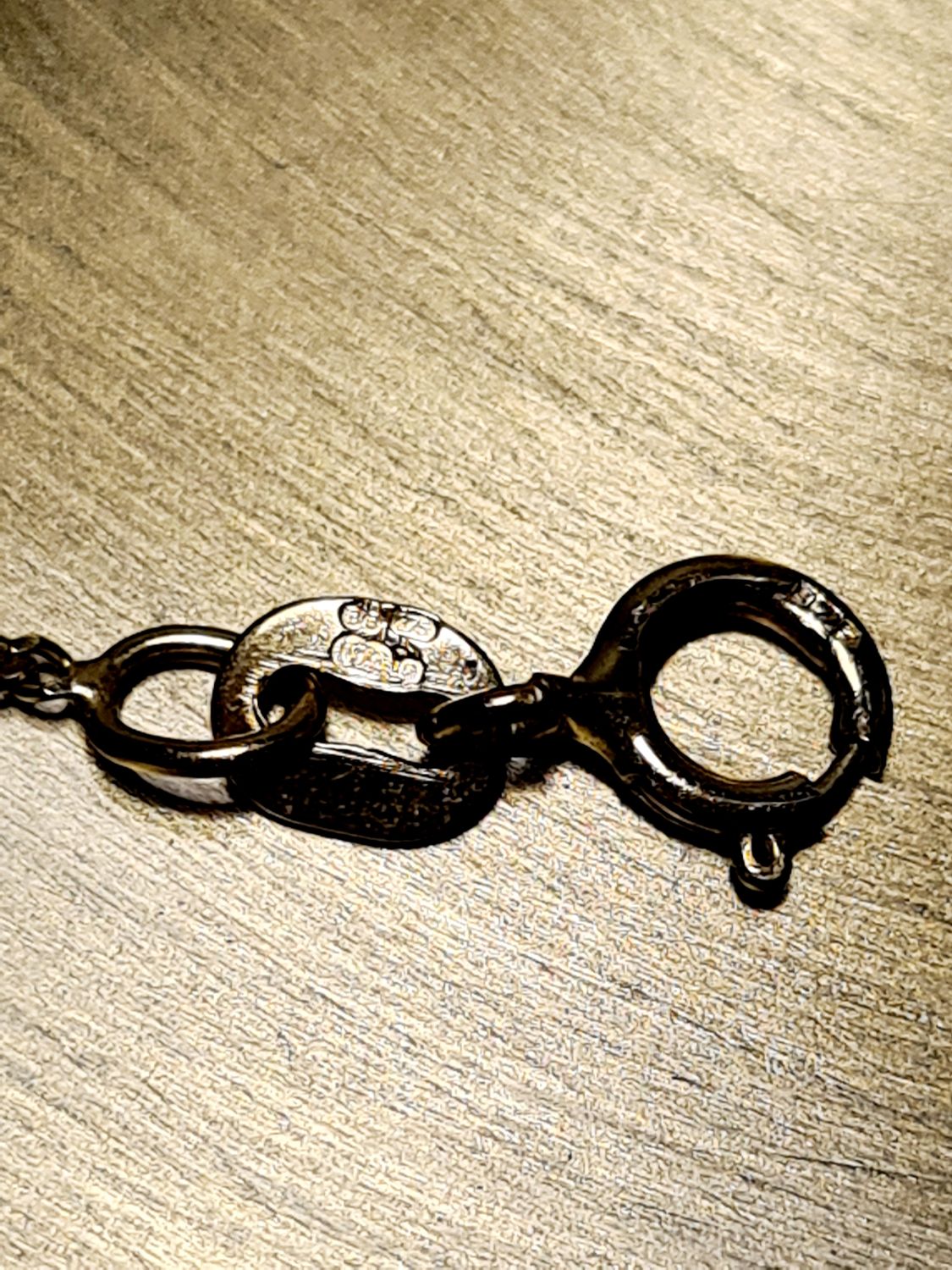 Stunning 9ct yellow gold &amp; solitaire Cubic Zirconia necklace