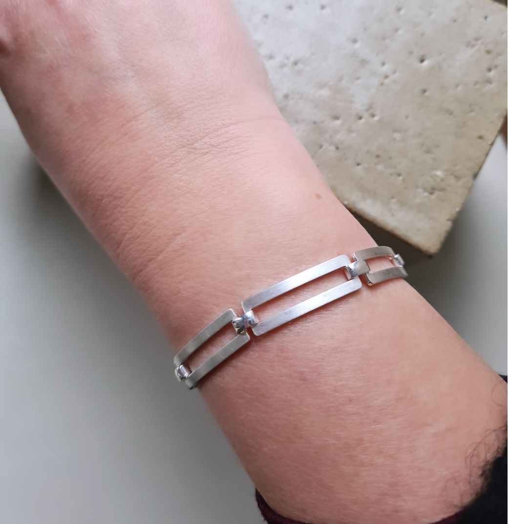 Stylish sterling silver link bracelet