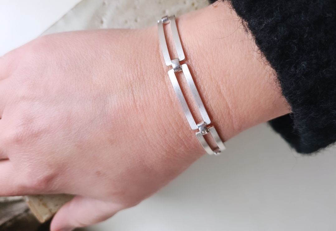 Stylish sterling silver link bracelet