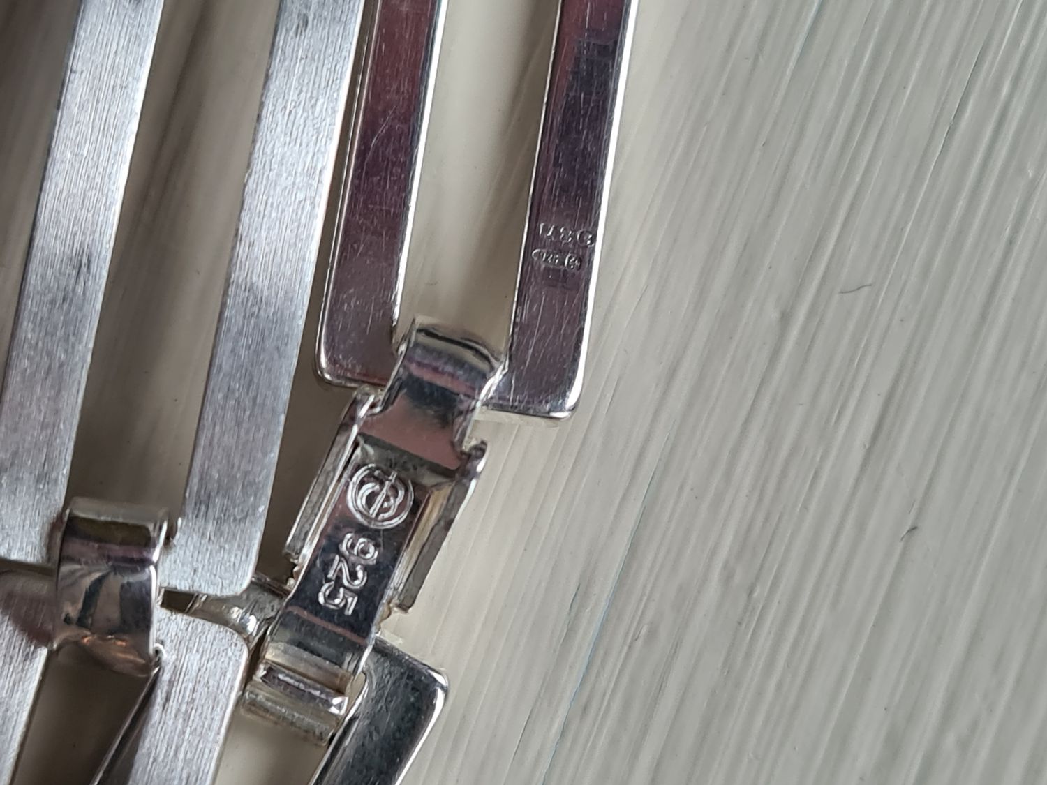 Stylish sterling silver link bracelet