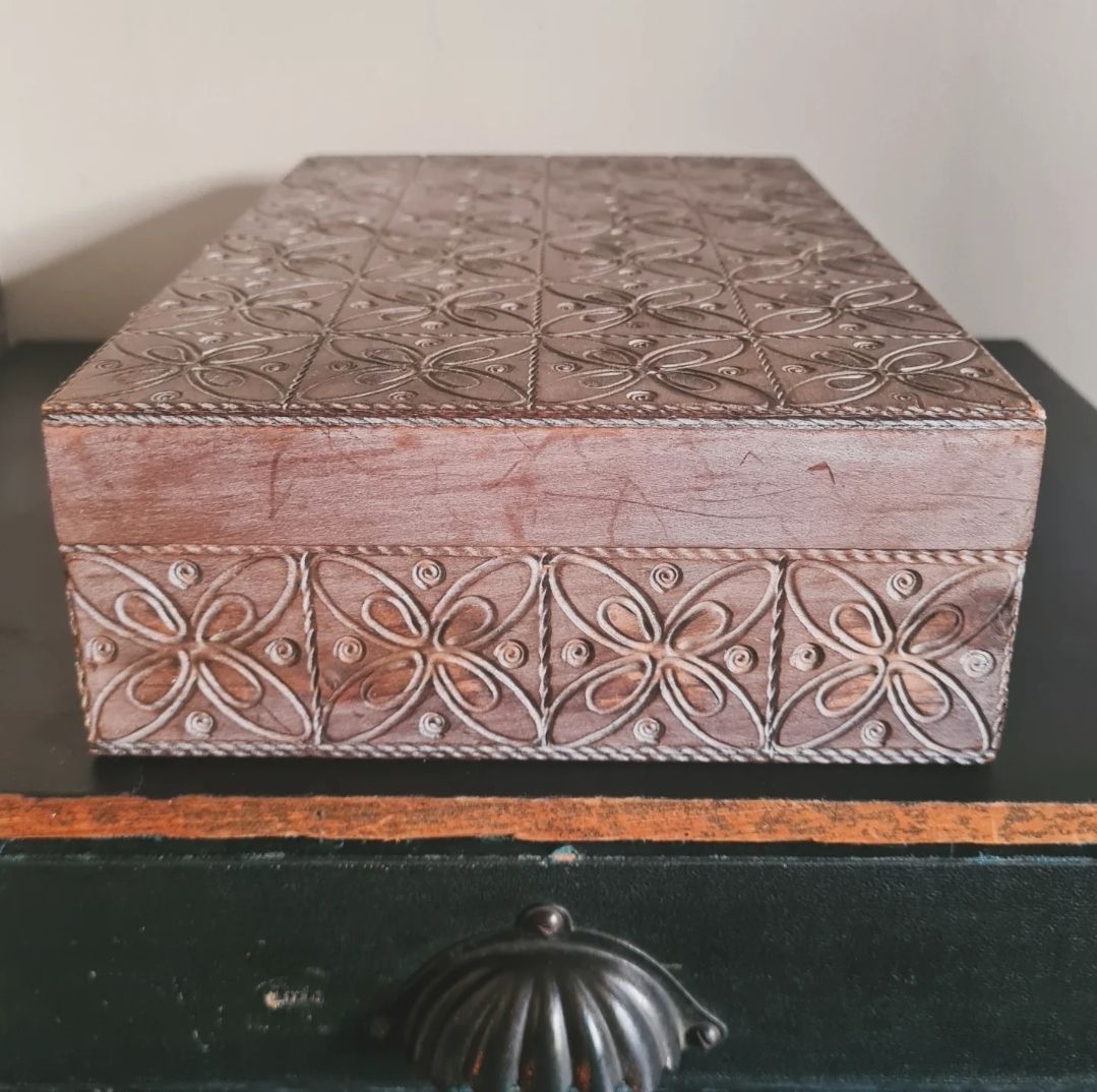 Vintage carved wooden Vanity/jewellery box (1990)